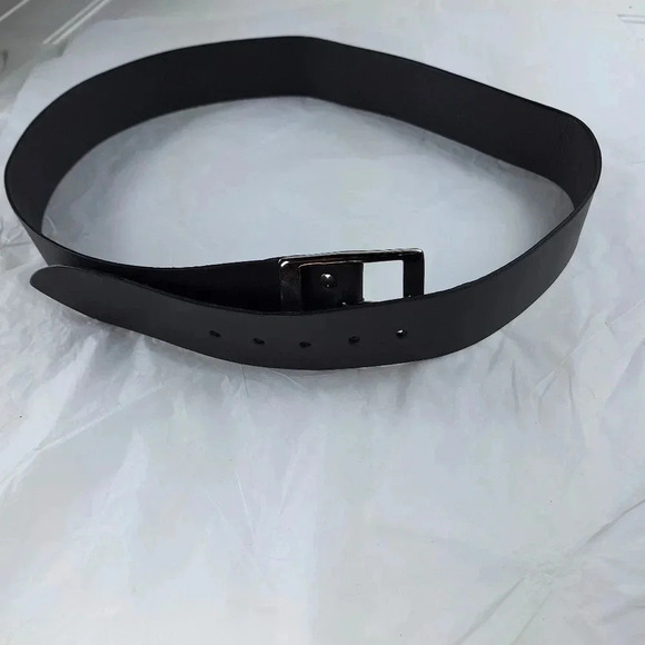 Buckle My Belt Full Grain Leather Belt 49 Inches in Length Black Made in the UK - Picture 6 of 10